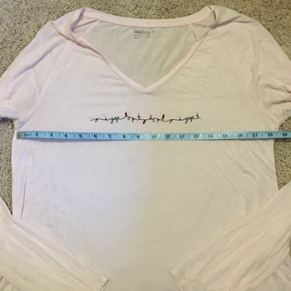 GAP Body Pastel Pink Christmas Lights Graphic Long Sleeve V-Neck Top Small - Picture 11 of 14